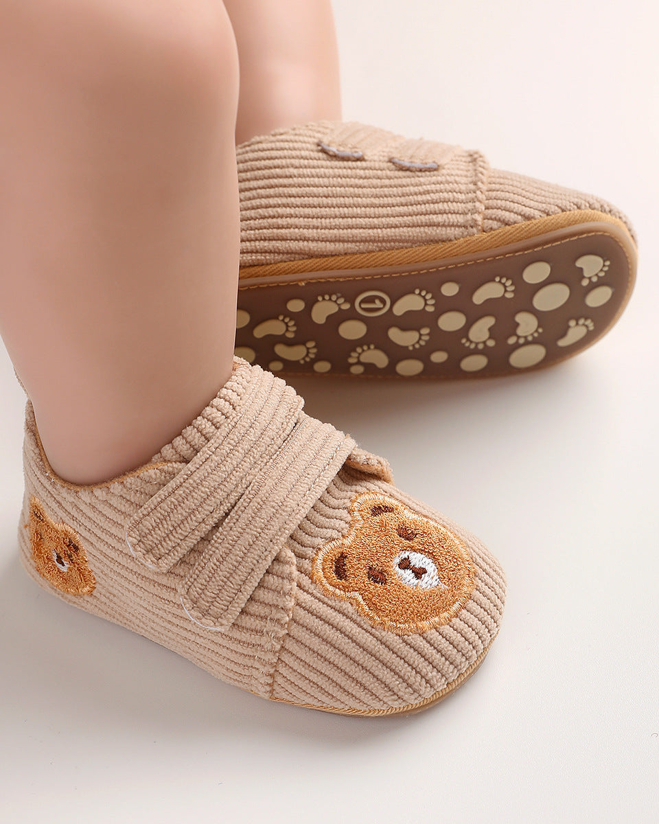 Zapatos bebé recién nacido de tela bordada con osito y cierre de velcro – calzado suave para bebés en España