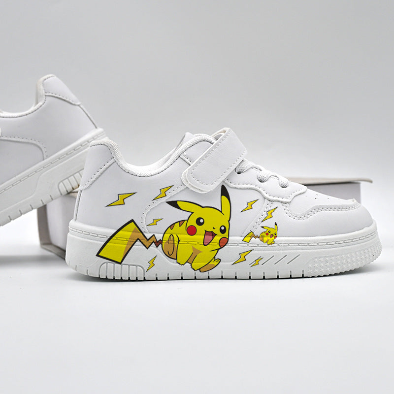 Zapato infantil blanco con diseño de dibujos animados. en España