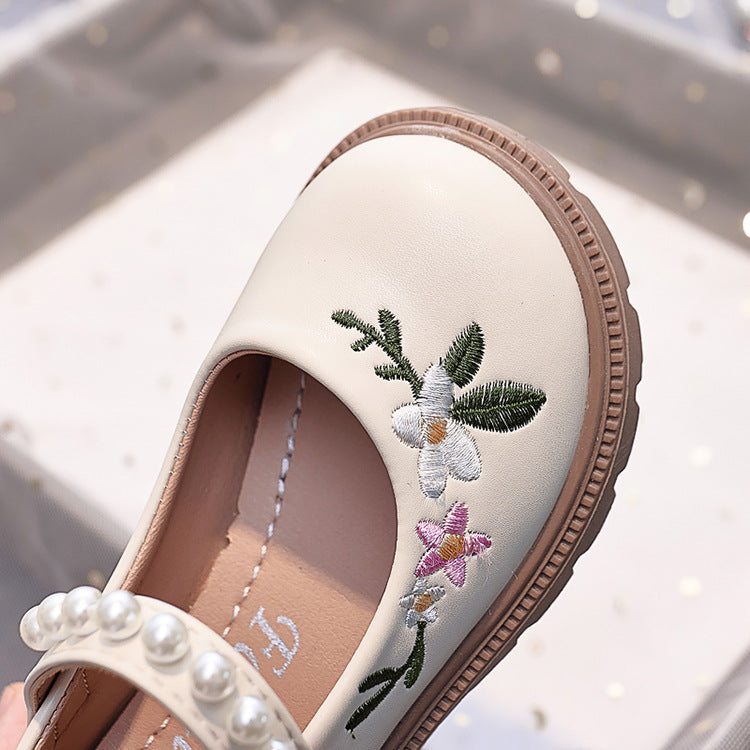 Zapato elegante para niña con diseño moderno en España
