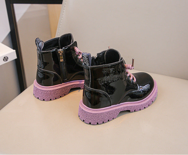 Bota de invierno brillante con estilo moderno para niños