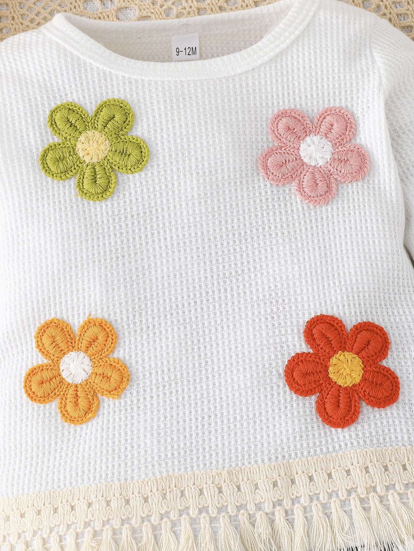 Conjunto de Blusa Acanalada Blanca y Vaqueros Clásicos