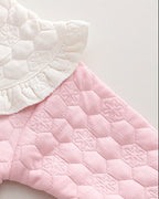 Conjunto niña 3 piezas rosa: suéter, camiseta arcoíris y pantalón vaquero con flores crochet en España