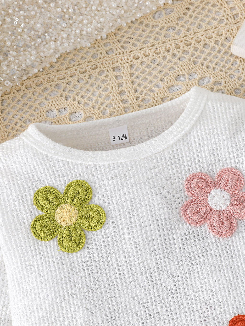 Conjunto de Blusa Acanalada Blanca y Vaqueros Clásicos