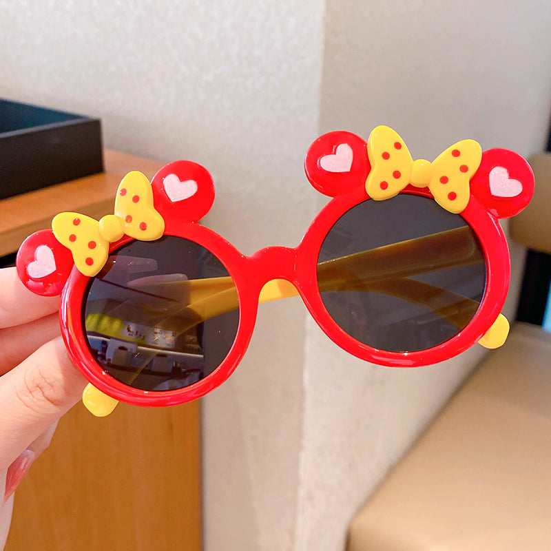 Gafas de sol para niñas pequeñas: diseño de Mickey Mouse con corazones de colores
