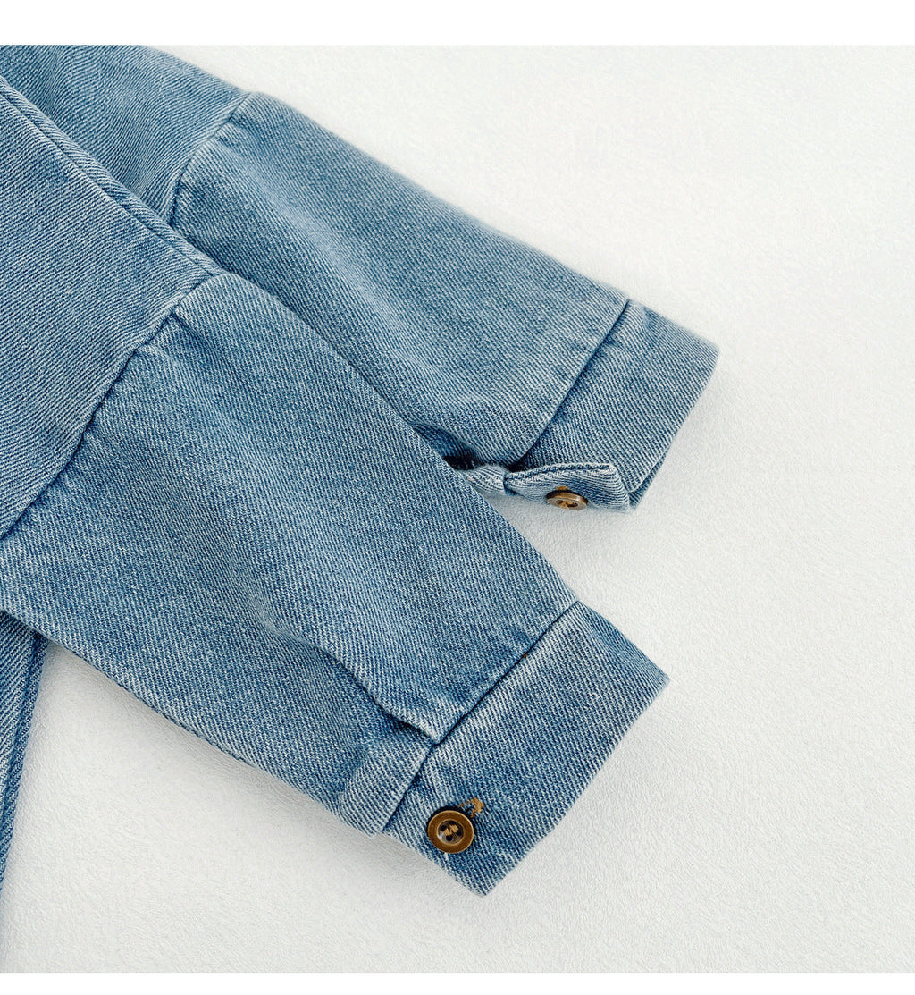 Mono vaquero de una pieza con diseño moderno