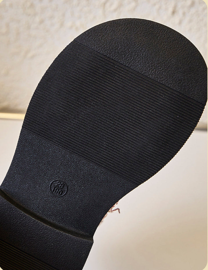 Zapato para niña con diseño brillante y atractivo en España