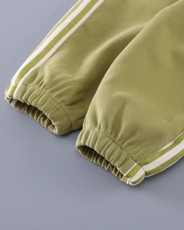 Conjunto deportivo niño 3 piezas con chaqueta, camiseta interior, pantalón y mini mochila chándal infantil invierno en España