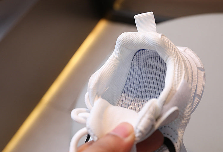 Zapatillas deportivas para niños con diseño moderno en España