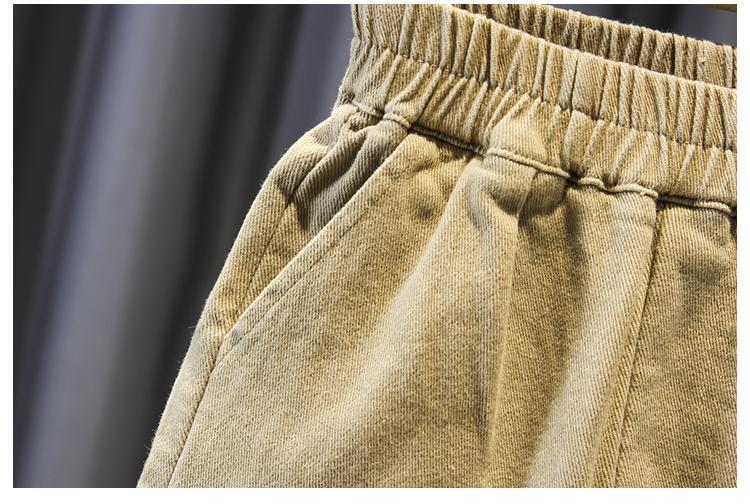 Conjunto niño 3 piezas: chaqueta negra, camiseta de rayas y pantalón beige | ropa niño elegante en España