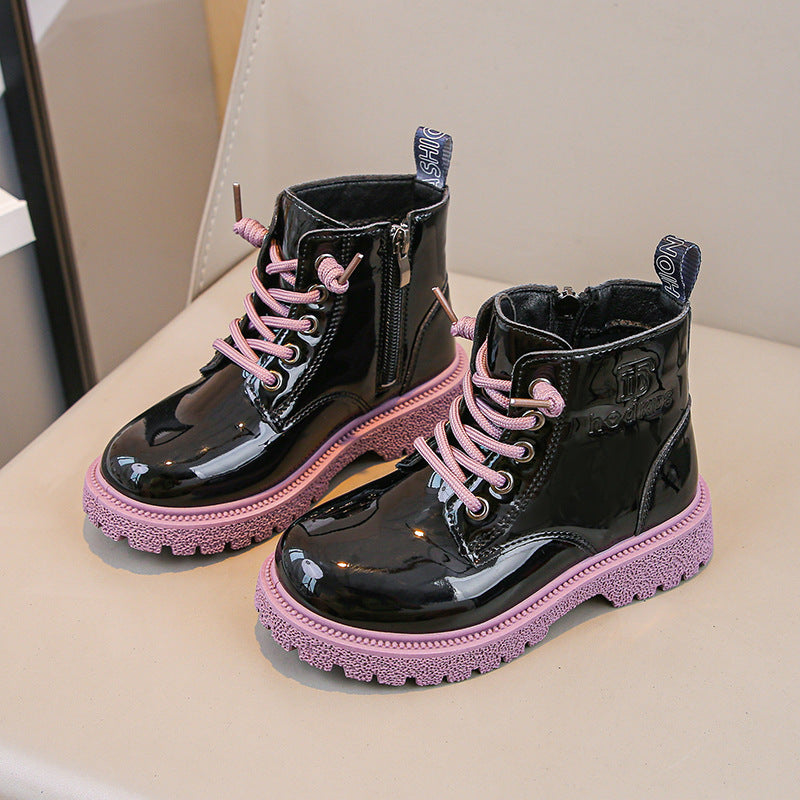 Bota de invierno brillante con estilo moderno para niños