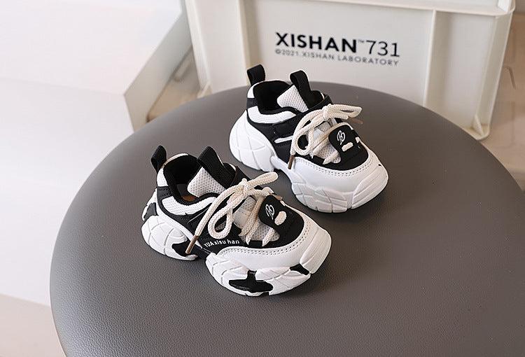 Zapato con diseño deportivo moderno