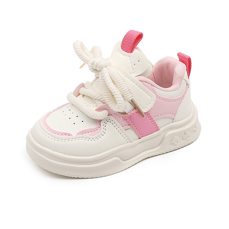 Zapato deportivo con combinación de colores rosa y blanco, de diseño moderno para niñas en España
