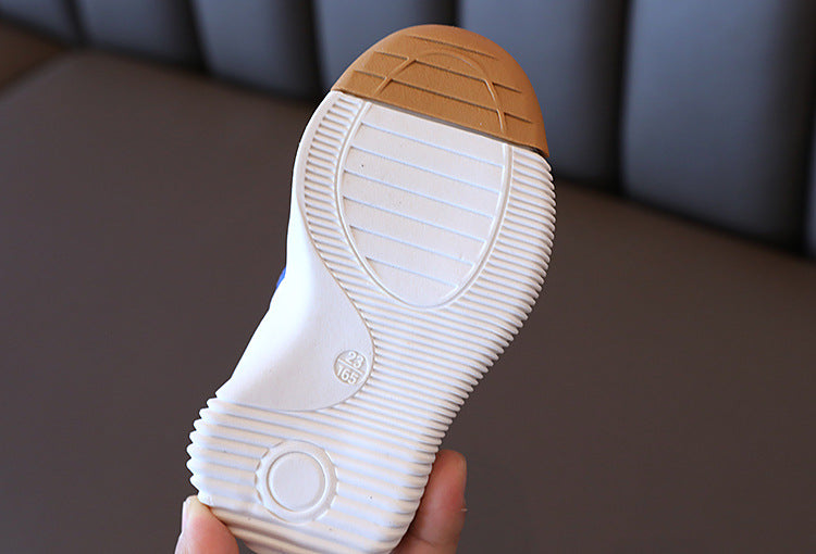 Zapato deportivo con diseño moderno para niños en España