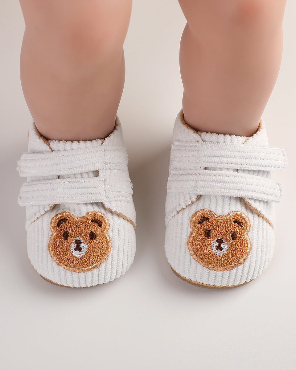 Zapatos bebé recién nacido de tela bordada con osito y cierre de velcro – calzado suave para bebés en España