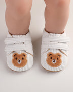 Zapatos bebé recién nacido de tela bordada con osito y cierre de velcro – calzado suave para bebés en España