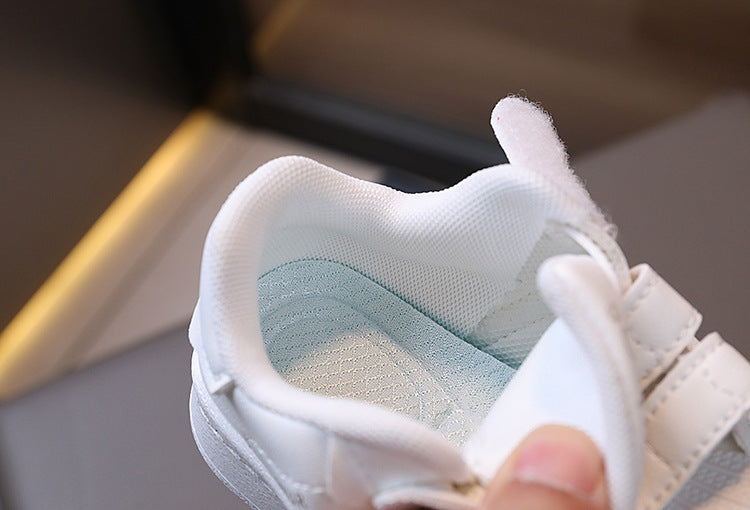 Zapato deportivo con diseño moderno