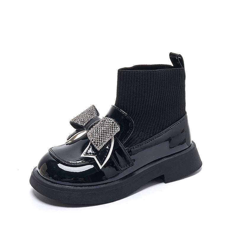 Zapato de niña de lujo con diseño elegante, decorado con un lazo adornado con cristales en España