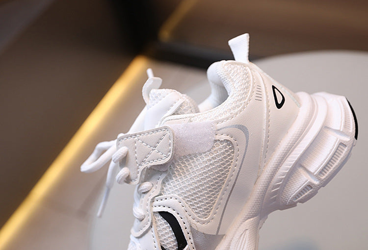 Zapatillas deportivas para niños con diseño moderno en España