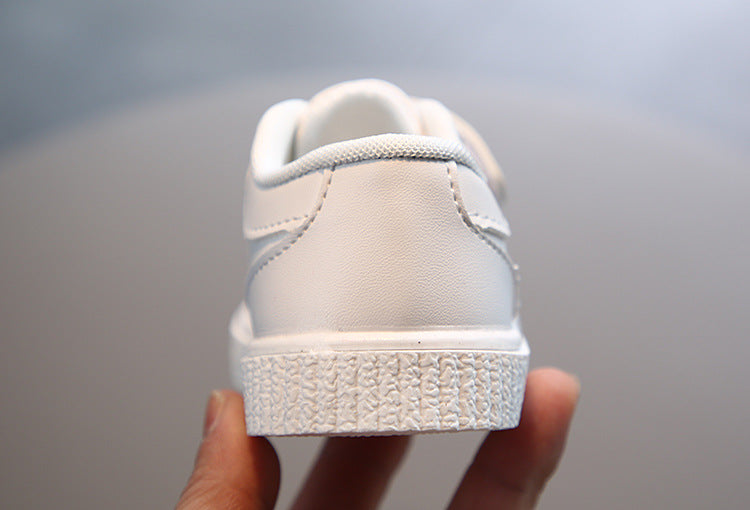 Zapato blanco de diseño moderno y ligero en España