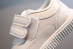 Zapato blanco de diseño moderno y ligero en España