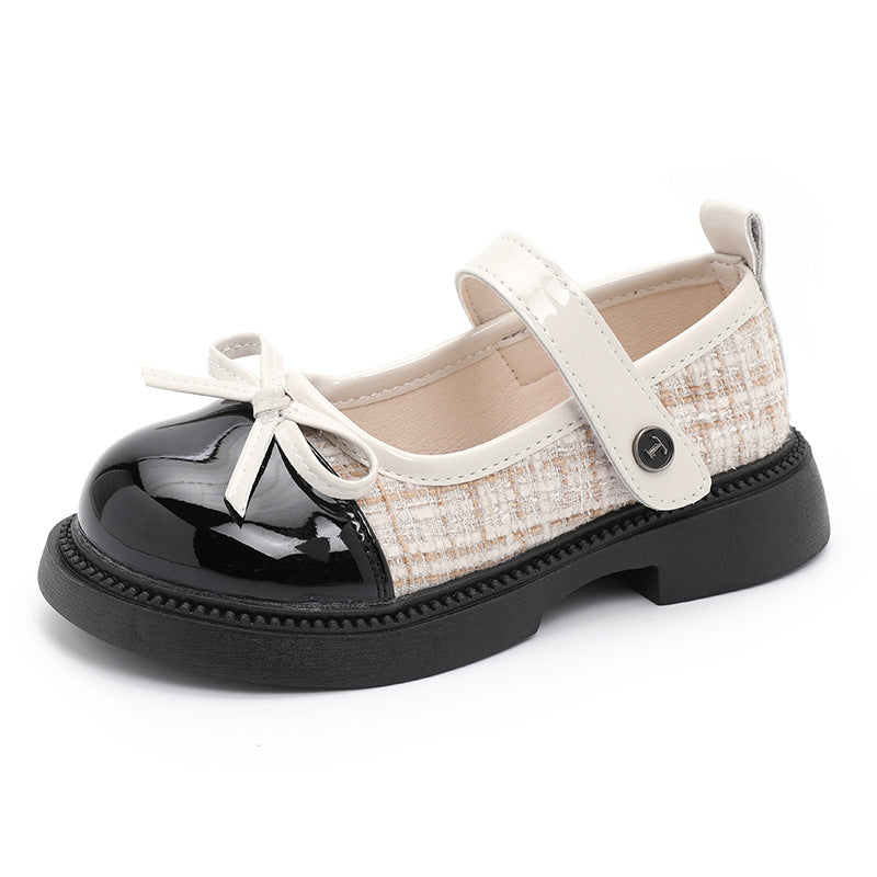 Zapato para niña con diseño brillante y lazada elegante en España