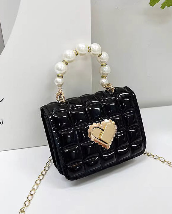 Bolso niña perlas con cadena dorada y cierre corazón