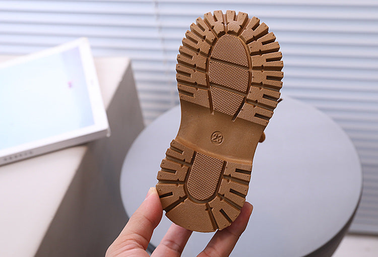 Zapato de invierno con forro suave y cálido, de diseño moderno en España