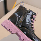 Bota de invierno brillante con estilo moderno para niños