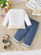 Conjunto de Blusa Acanalada Blanca y Vaqueros Clásicos