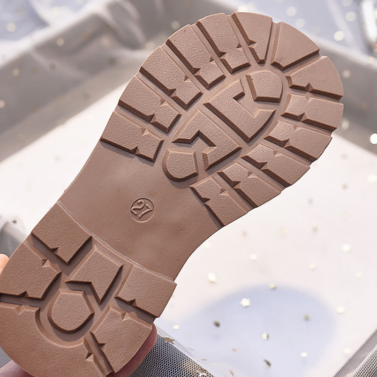 Zapato elegante para niña con diseño moderno en España