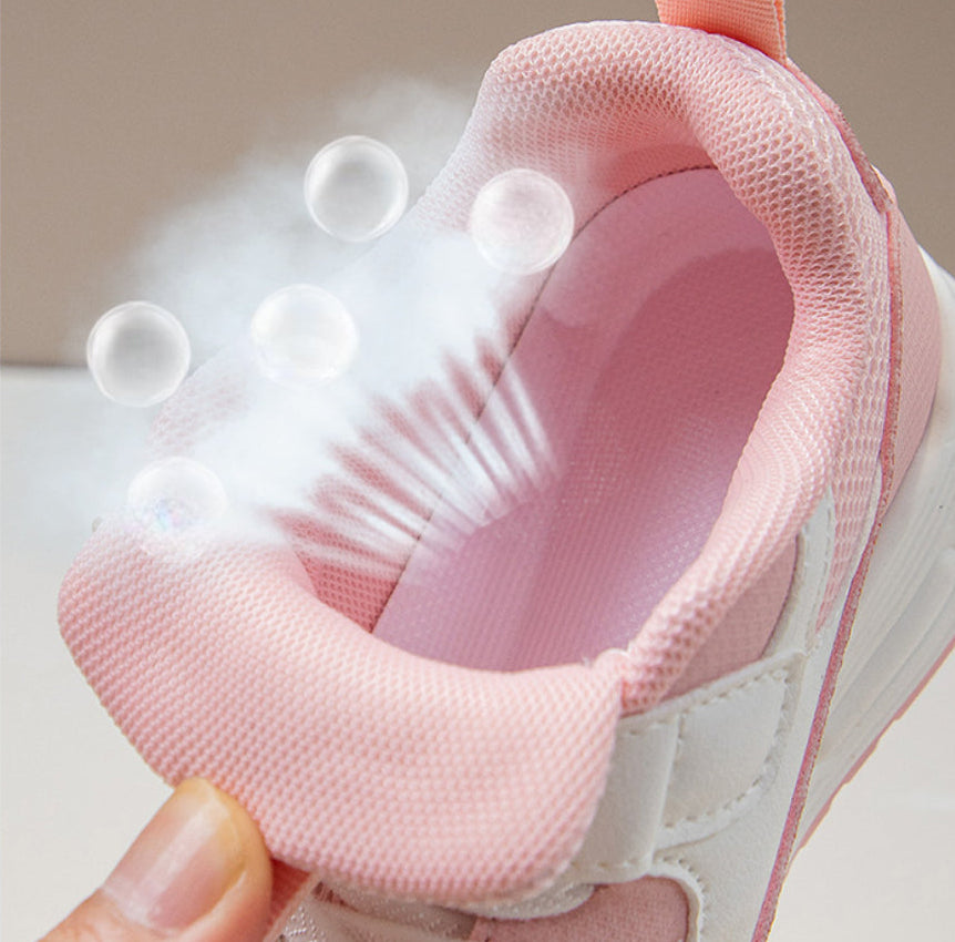 Zapato con diseño deportivo moderno, apto para niños y niñas en España