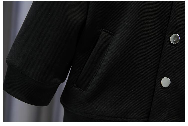 Conjunto niño 3 piezas: chaqueta negra, camiseta de rayas y pantalón beige | ropa niño elegante en España