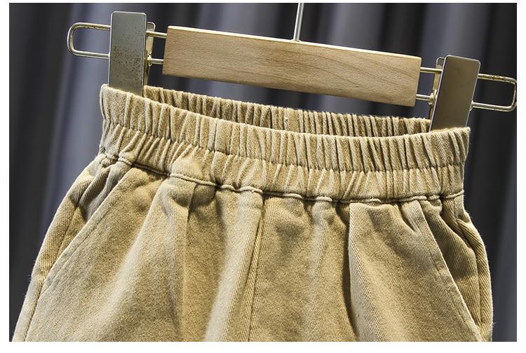 Conjunto niño 3 piezas: chaqueta negra, camiseta de rayas y pantalón beige | ropa niño elegante en España
