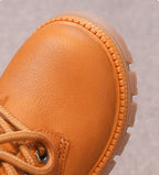 Bota de invierno de diseño moderno con dibujo lateral de osito en España