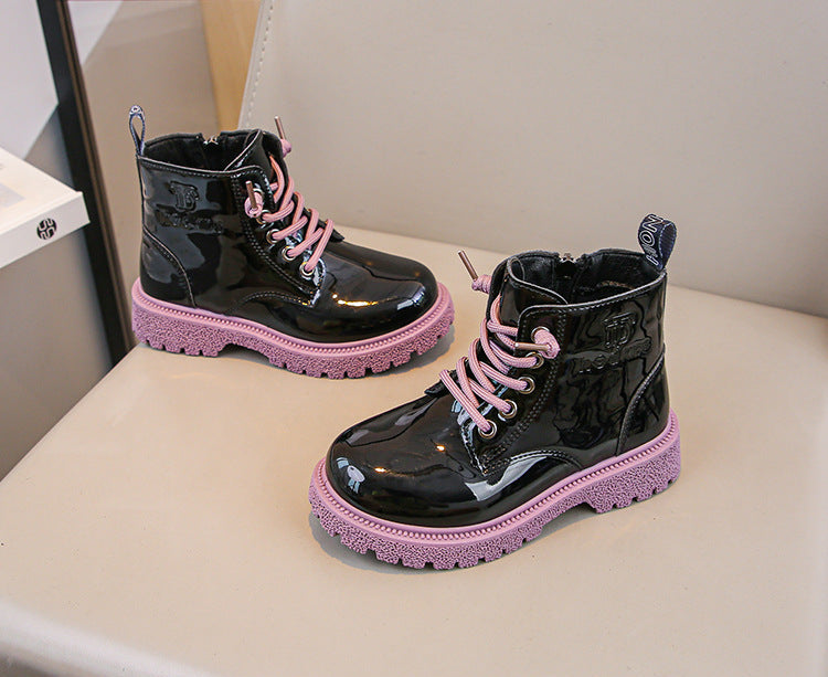 Bota de invierno brillante con estilo moderno para niños