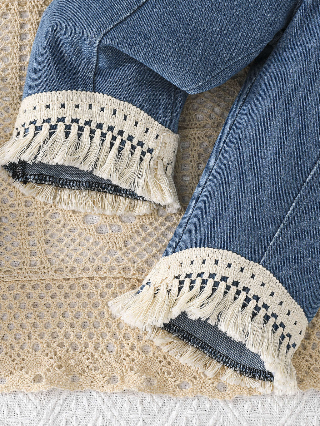 Conjunto de Blusa Acanalada Blanca y Vaqueros Clásicos