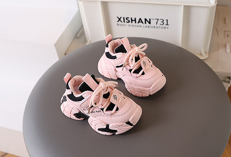 Zapato con diseño deportivo moderno