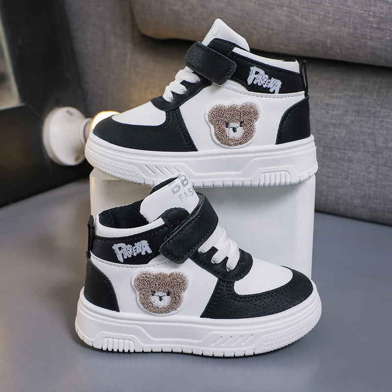 Zapatillas deportivas de diseño de goma con interior acolchado y cálido.