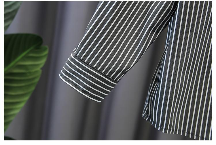Conjunto niño 3 piezas: chaqueta negra, camiseta de rayas y pantalón beige | ropa niño elegante en España