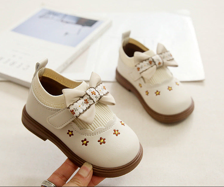 Zapato elegante con diseño clásico y moderno