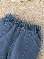 Conjunto de Blusa Acanalada Blanca y Vaqueros Clásicos