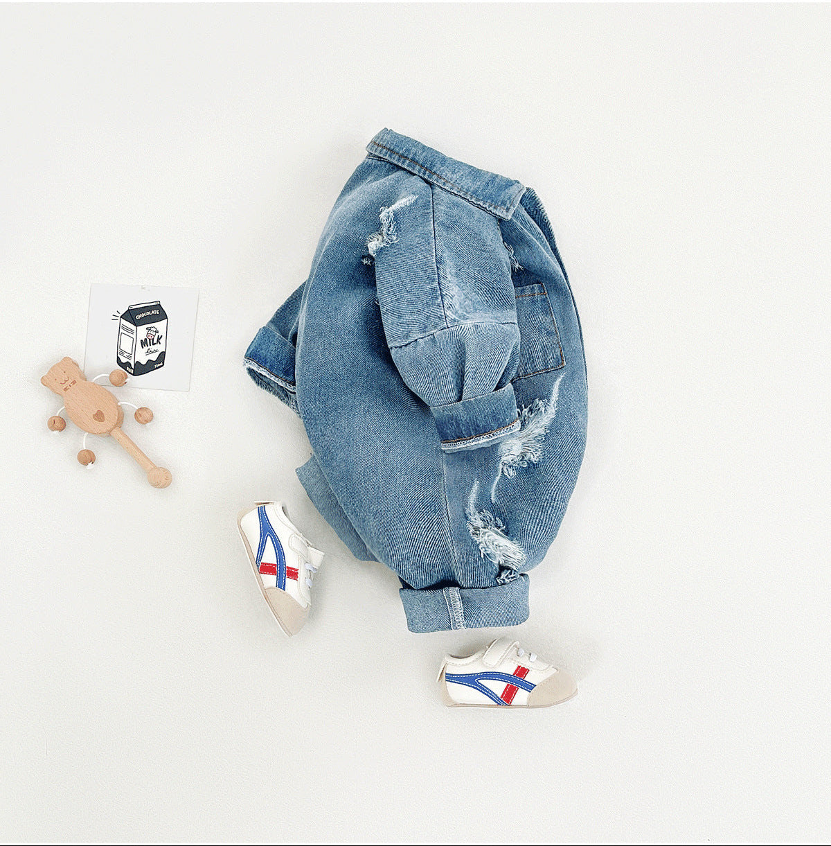 Mono vaquero de una pieza con diseño moderno