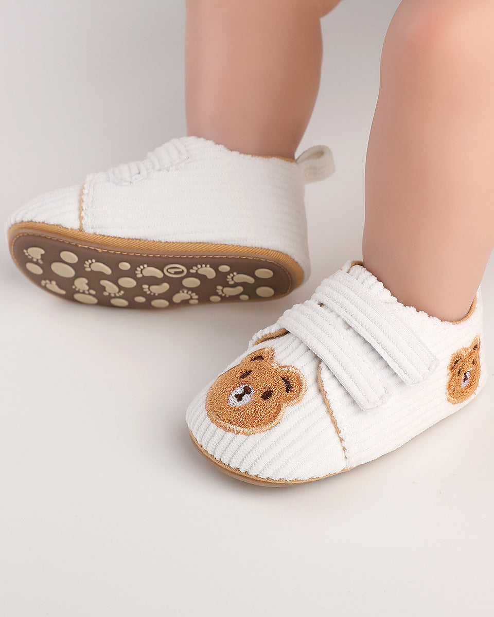 Zapatos bebé recién nacido de tela bordada con osito y cierre de velcro – calzado suave para bebés en España