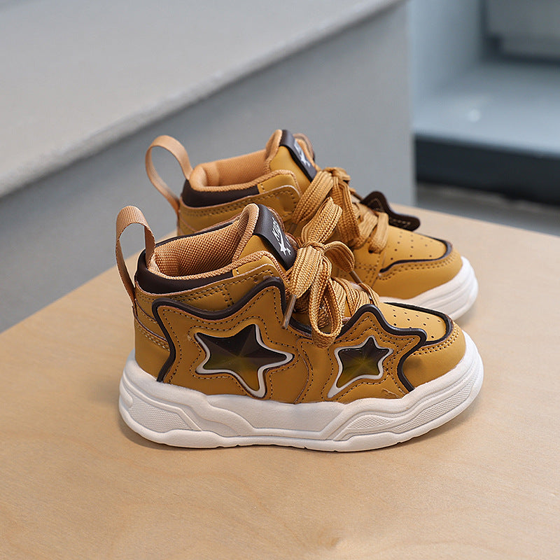 Zapatillas deportivas para niños con diseño moderno