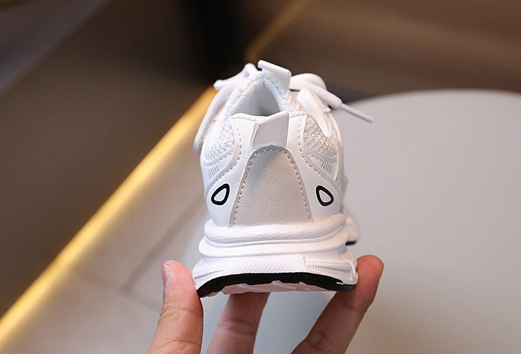 Zapatillas deportivas para niños con diseño moderno en España