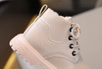 Botas de invierno con diseño práctico y resistente al frío en España