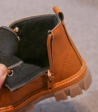 Bota de invierno de diseño moderno con dibujo lateral de osito en España