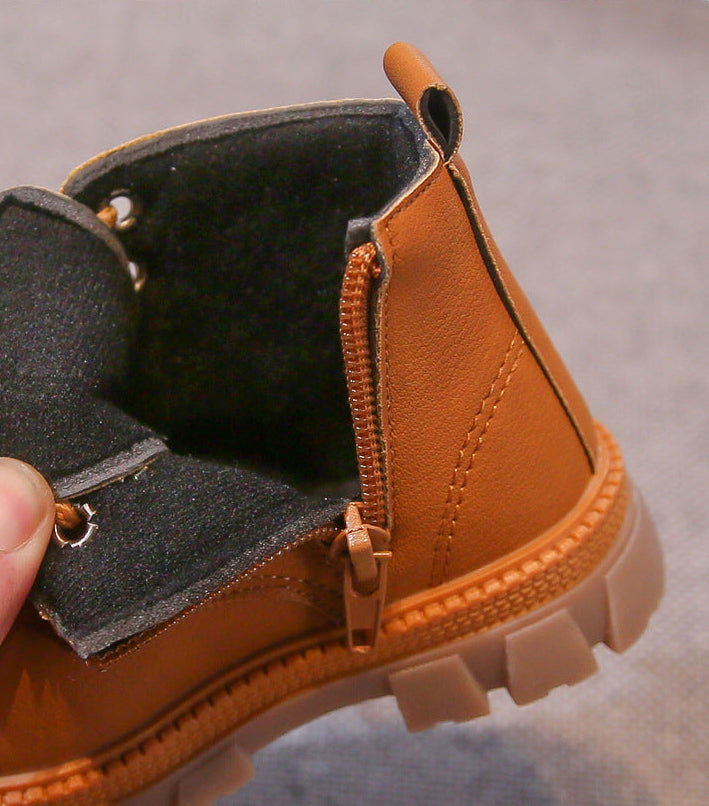 Bota de invierno de diseño moderno con dibujo lateral de osito en España