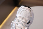 Zapatillas deportivas para niños con diseño moderno en España