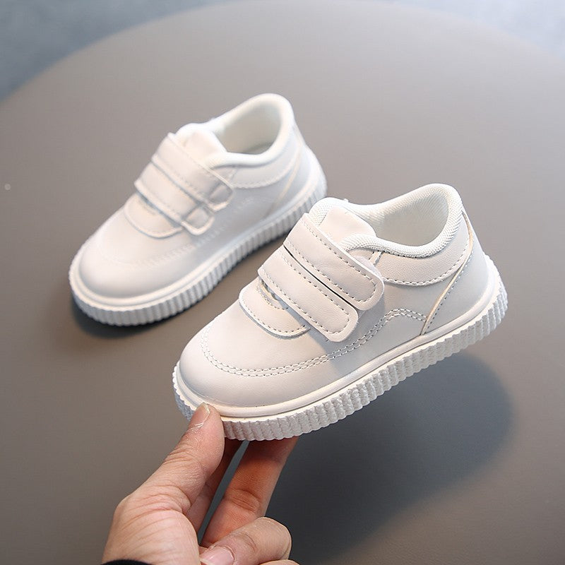 Zapato blanco de diseño moderno y ligero en España